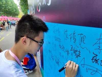 信息學院圓滿舉辦2021級本科新生迎新工作，科技信息咨詢服務成亮點